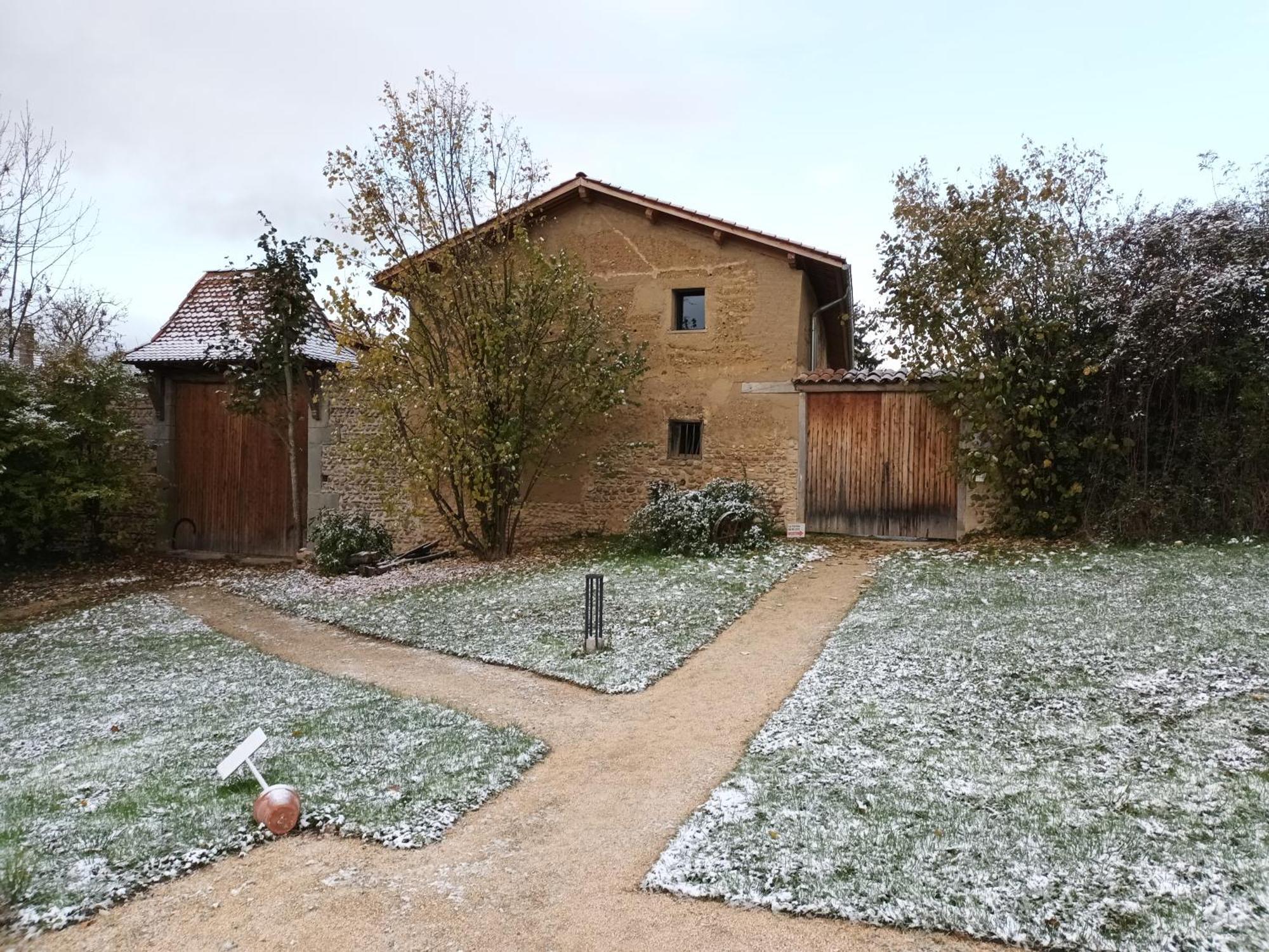 La Ferme De Berlioz Aparthotel La Cote-Saint-Andre Exteriör bild